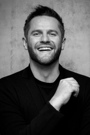 Kamil Maćkowiak w roli Paula Sheldona